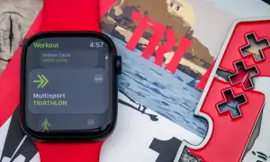 Apple Watch displaying "Multisport TRIATHLON" workout, ready for a triathlon challenge.