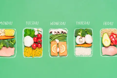 A week's triathlon meal plan laid out: Monday to Friday, featuring chicken, salmon, vegetables, grains, and healthy fats.